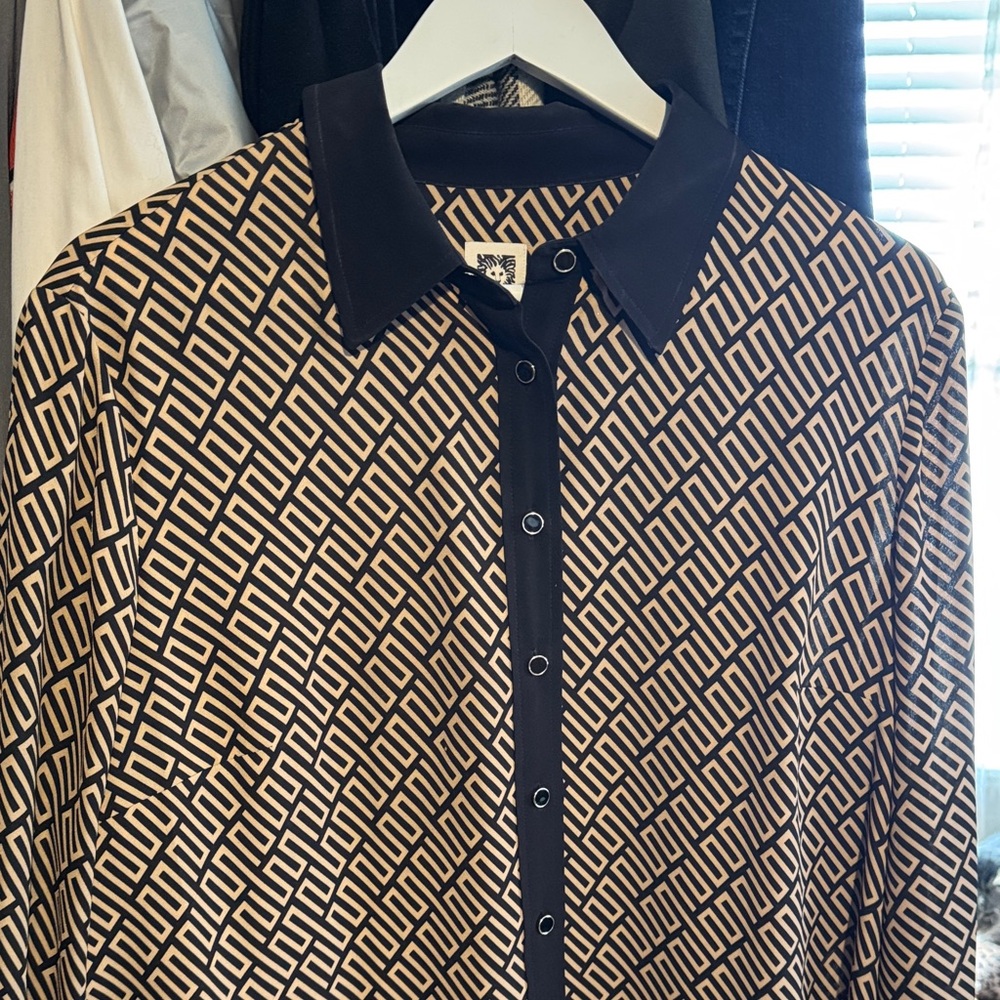 Women’s Black & Tan Patterned Blouse NWOT XL